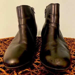 Clarks Collection Black Wedge Heel Boot Size 9.5 W